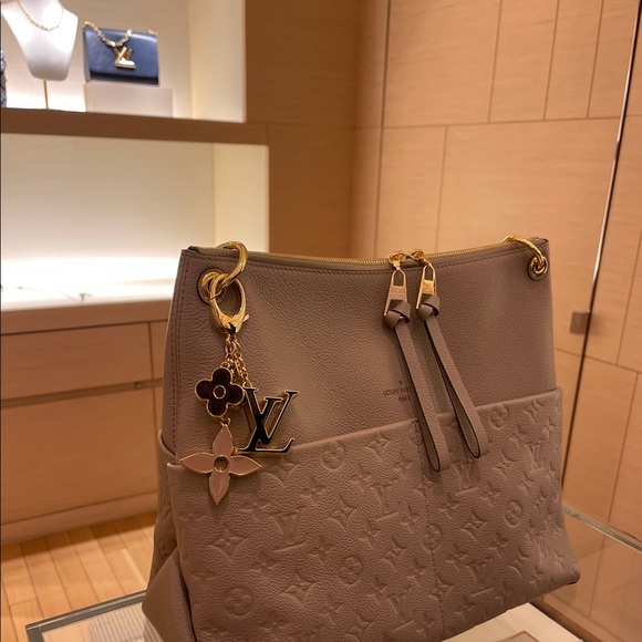 Louis Vuitton Handbags - Louis Vuitton Maida Hobo in Empriente Leather